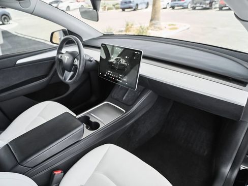 Used 2023 Tesla Model Y Long Range AWD/4WD image 33