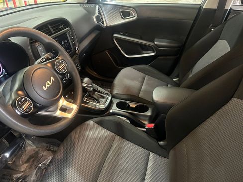 Used 2025 Kia Soul LX w/ LX Technology Package image 40