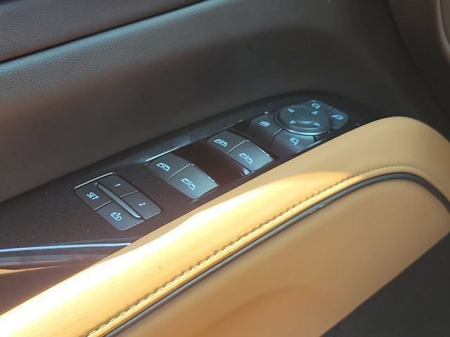Used 2021 Cadillac Escalade Premium Luxury AWD/4WD image 23