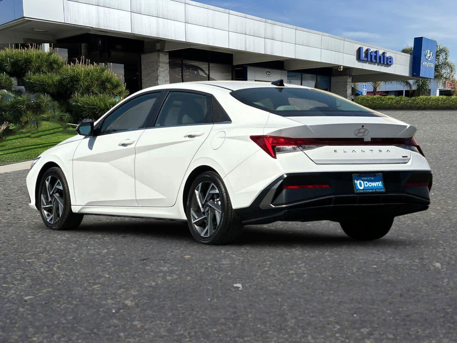 Certified 2025 Hyundai Elantra Limited FWD image 7