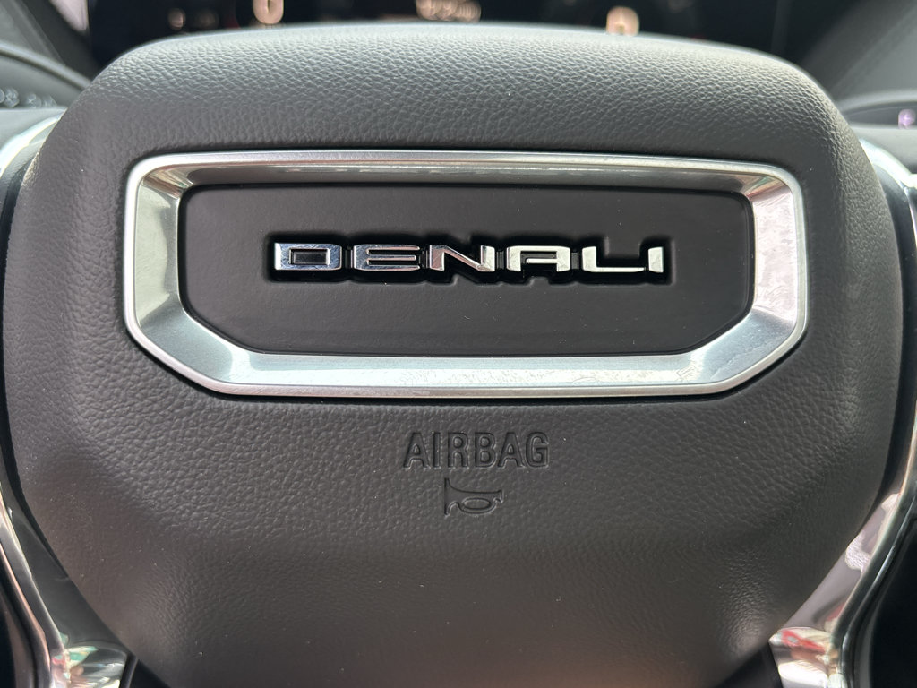 Used 2026 GMC Yukon Denali w/ Sun & Power Step Package AWD/4WD image 15