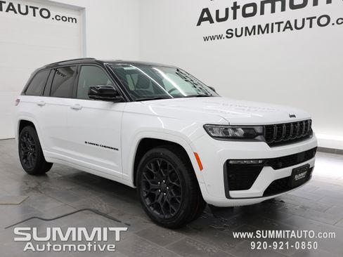 New 2026 Jeep Grand Cherokee Summit image 2