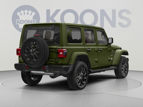 Used 2021 Jeep Wrangler Unlimited Sahara w/ Cold Weather Group AWD/4WD image 2