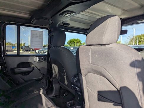 Used 2023 Jeep Gladiator Sport image 12