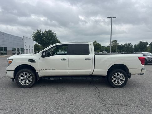 Used 2021 Nissan Titan SV w/ SV Convenience Package AWD/4WD image 8