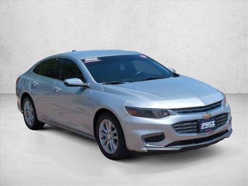 Used 2017 Chevrolet Malibu LT FWD image 3