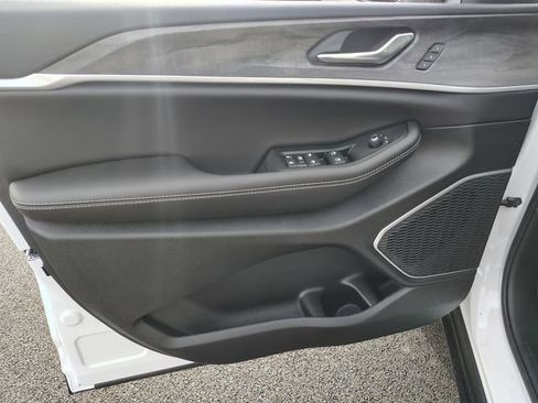 New 2026 Jeep Grand Cherokee Limited image 12