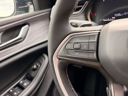 New 2026 Jeep Grand Cherokee Altitude image 13