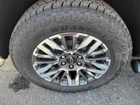 Used 2026 Chevrolet Tahoe Z71 w/ Comfort Package image 41