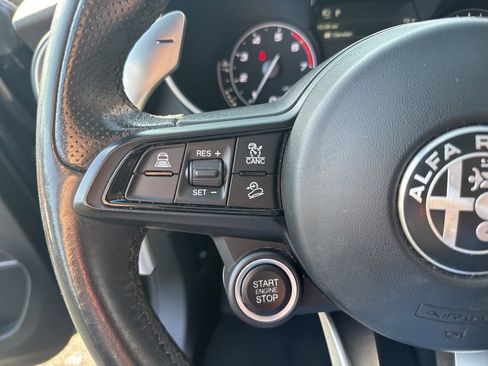 Used 2022 Alfa Romeo Stelvio Veloce image 30