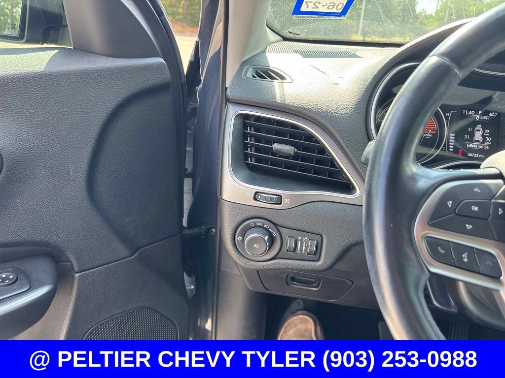 Used 2021 Jeep Cherokee Latitude Plus FWD image 12