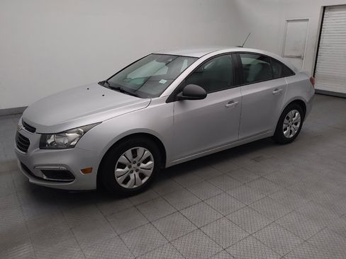 Used 2015 Chevrolet Cruze LS FWD image 2