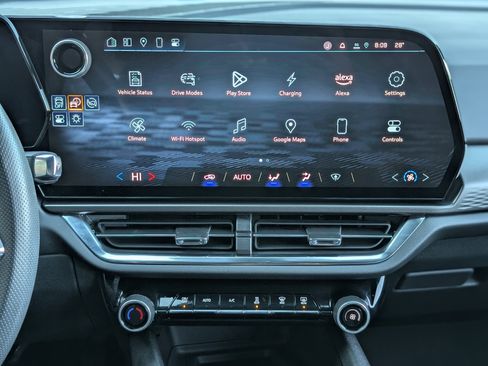 Used 2025 Chevrolet Equinox EV LT image 24