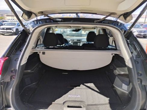 Used 2019 Nissan Rogue SV w/ Premium Package image 9
