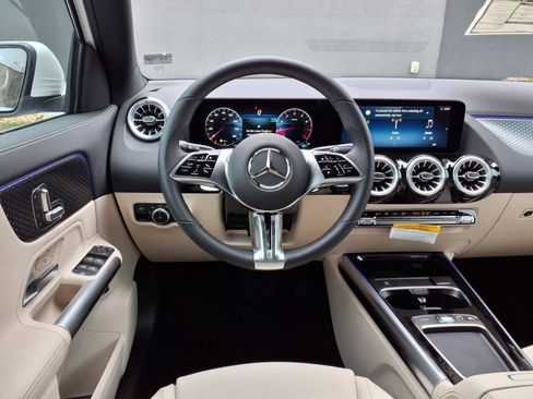 Used 2025 Mercedes-Benz GLA 250 image 14