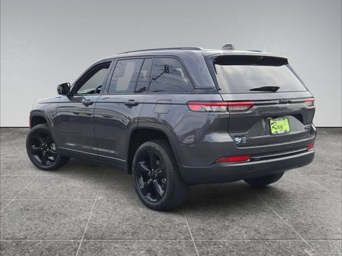 Used 2024 Jeep Grand Cherokee Limited w/ Luxury Tech Group II AWD/4WD image 8