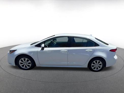 Used 2025 Toyota Corolla LE FWD image 9