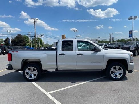 Used 2019 Chevrolet Silverado 1500 Custom w/ Custom Convenience Package AWD/4WD image 6