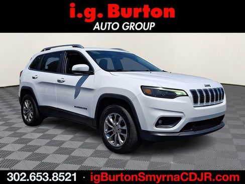 Used 2019 Jeep Cherokee Latitude Plus w/ Cold Weather Group AWD/4WD image 1