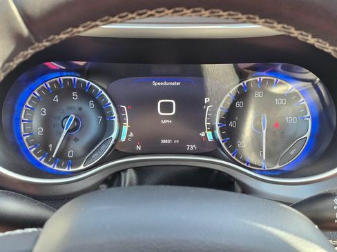 Used 2022 Chrysler Pacifica Touring-L AWD/4WD image 23