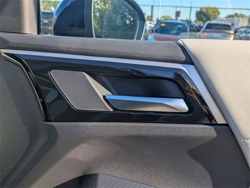 New 2025 Mitsubishi Outlander SE image 33