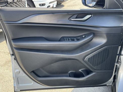 New 2025 Jeep Grand Cherokee L Altitude image 13