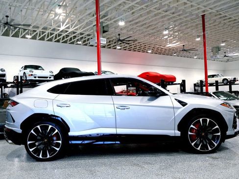 Used 2022 Lamborghini Urus AWD/4WD image 12