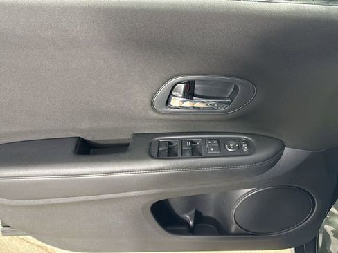 Used 2017 Honda HR-V LX image 21