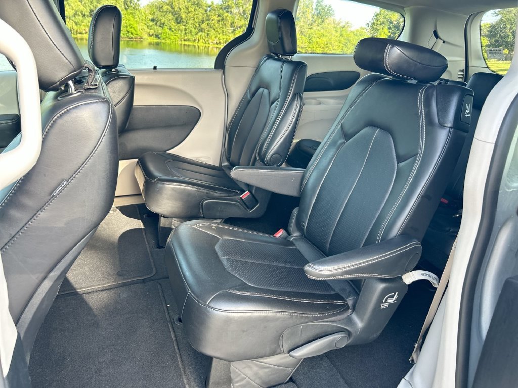 Used 2024 Chrysler Pacifica Touring-L FWD image 29