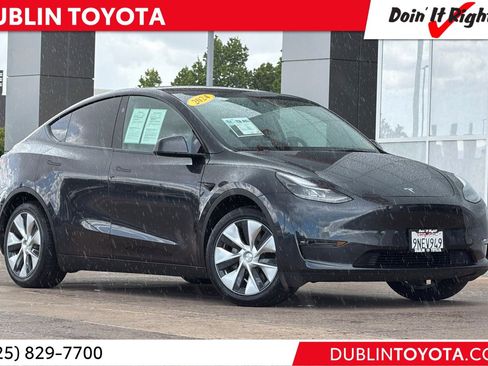 Used 2024 Tesla Model Y Long Range AWD/4WD image 1