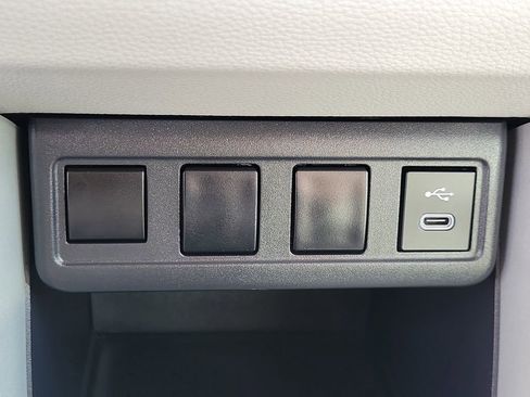 Used 2025 Toyota Corolla Cross L image 25