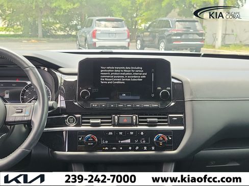 Used 2024 Nissan Pathfinder SL w/ Black Appearance Package FWD image 19