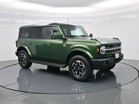 Used 2025 Ford Bronco Outer Banks image 4