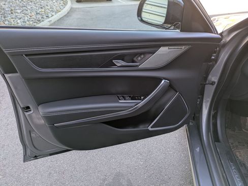 Used 2024 Jaguar XF R-Dynamic SE image 14