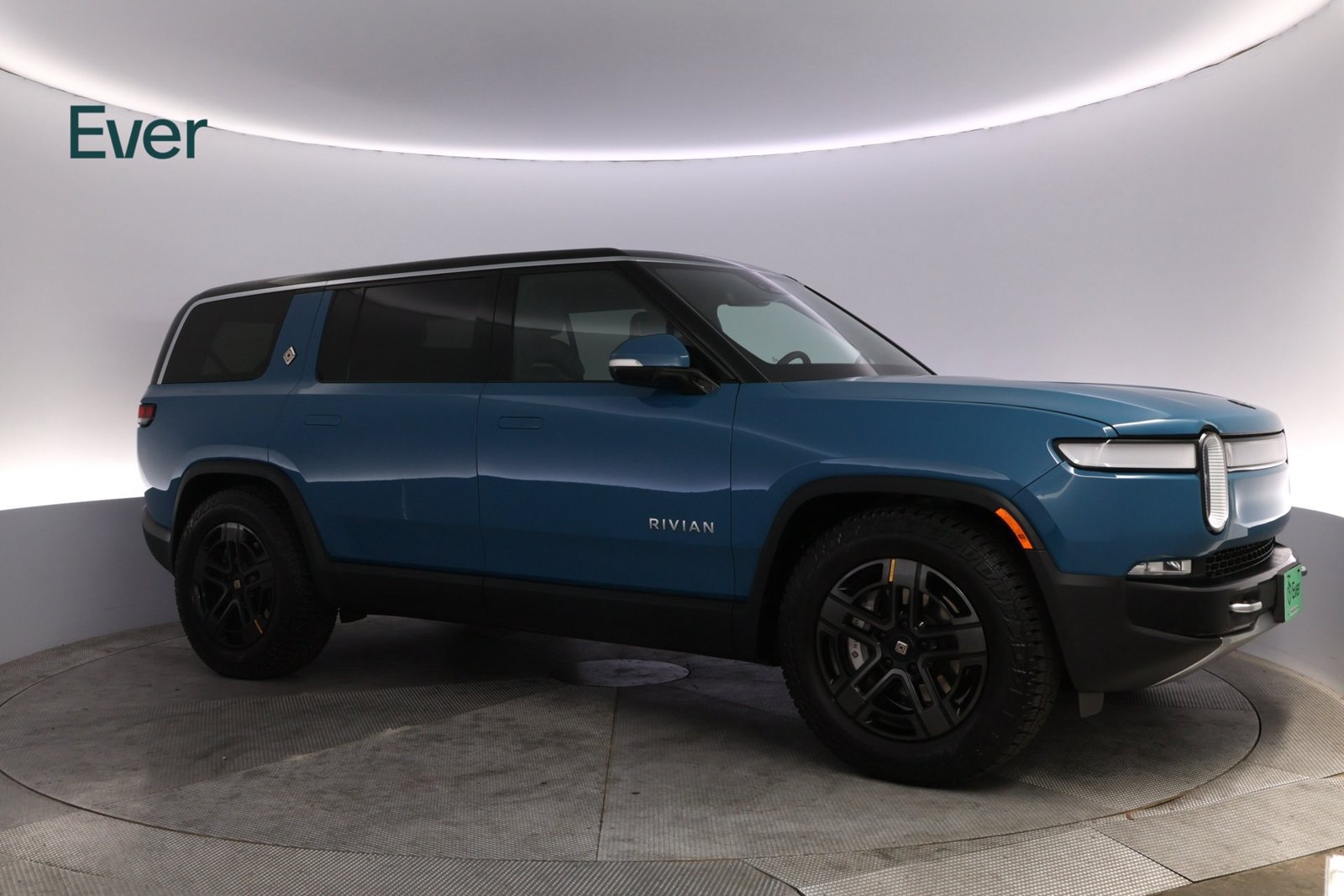 Used 2024 Rivian R1S Adventure Dual AWD/4WD image 14