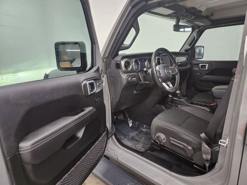 Used 2022 Jeep Wrangler Unlimited Sahara w/ Dual Top Group image 10