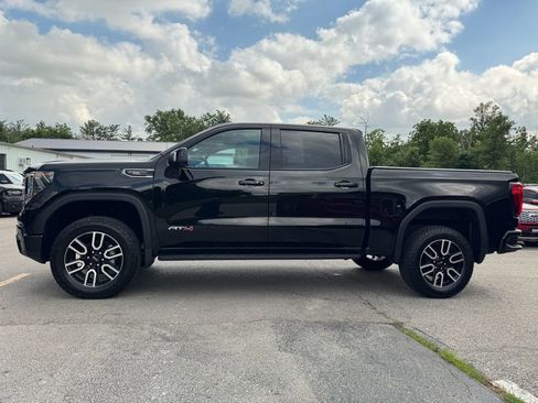 Used 2025 GMC Sierra 1500 AT4 w/ AT4 Premium Package AWD/4WD image 8