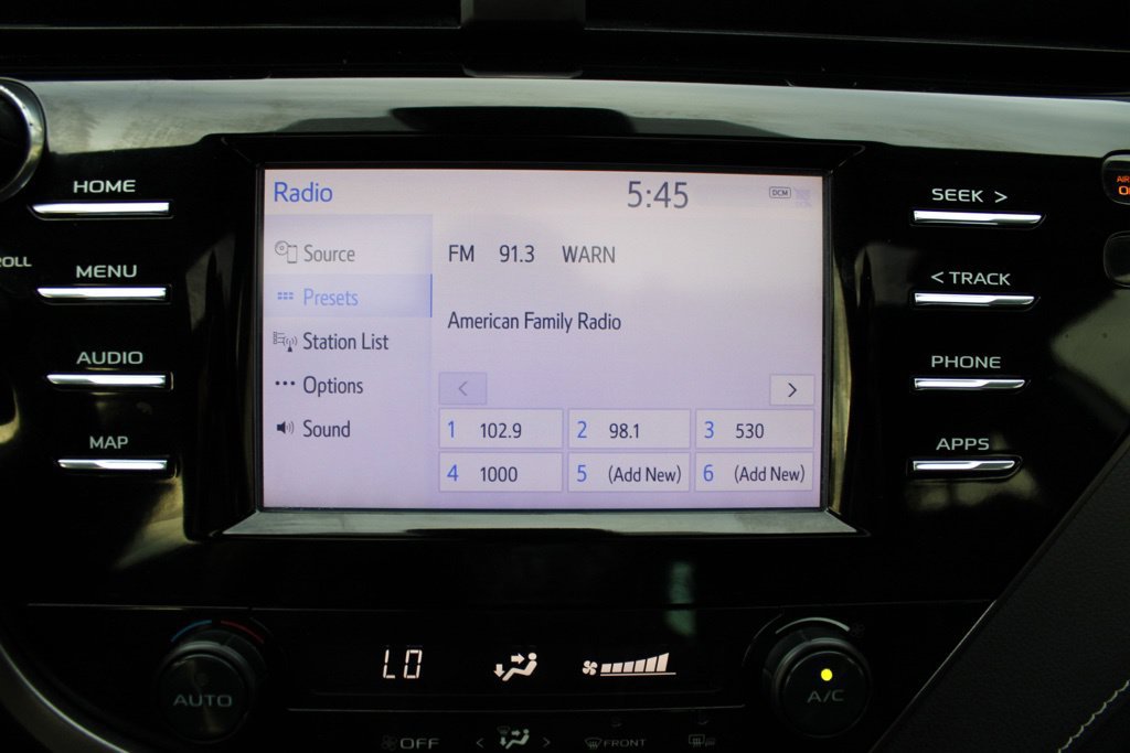 Used 2019 Toyota Camry SE w/ Convenience Package FWD image 16