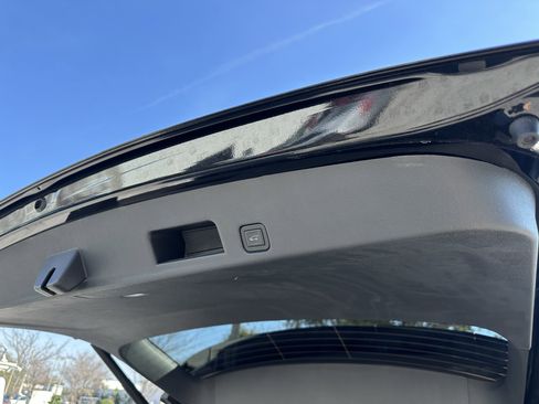 Used 2024 GMC Acadia Elevation image 12