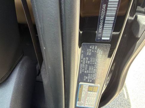 Used 2024 Kia Carnival LX FWD image 8