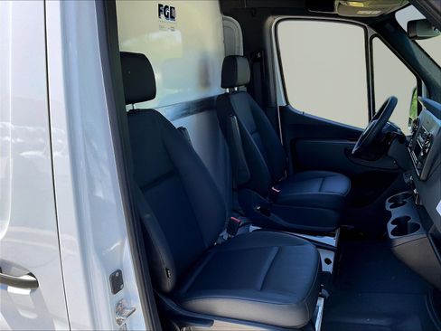 New 2025 Mercedes-Benz Sprinter 2500 image 17