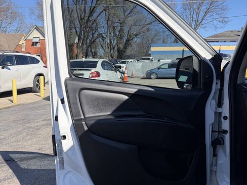 Used 2019 RAM ProMaster City Tradesman SLT FWD image 12