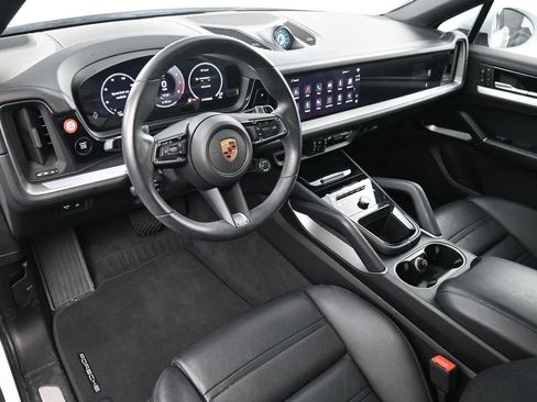 Certified 2025 Porsche Cayenne E-Hybrid Coupe w/ Premium Package Plus image 4