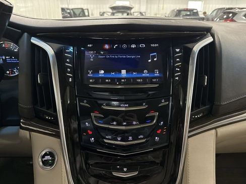 Used 2019 Cadillac Escalade ESV Luxury image 11
