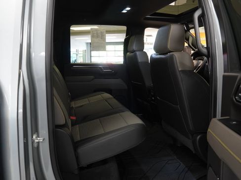 Used 2024 Chevrolet Silverado 2500 ZR2 w/ Technology Package AWD/4WD image 21