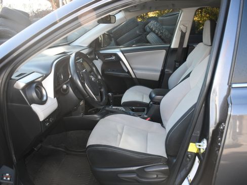 Used 2017 Toyota RAV4 XLE image 8