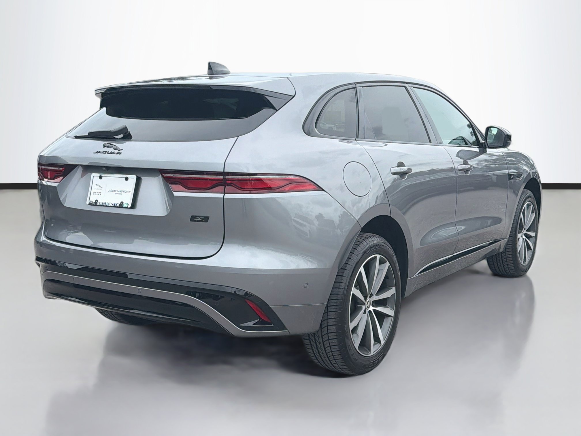 Used 2026 Jaguar F-PACE R-Dynamic S AWD/4WD image 5