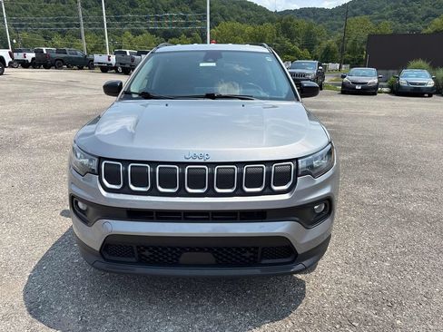 Used 2022 Jeep Compass Latitude w/ Convenience Group AWD/4WD image 8