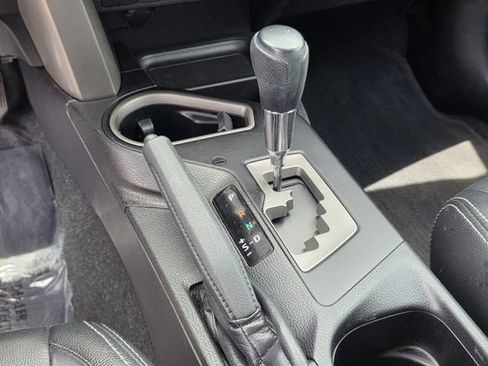 Used 2018 Toyota RAV4 XLE FWD image 22