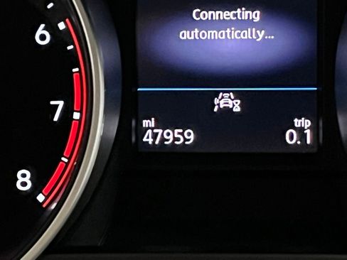 Used 2020 Volkswagen Tiguan SE w/ Panoramic Sunroof Package image 24